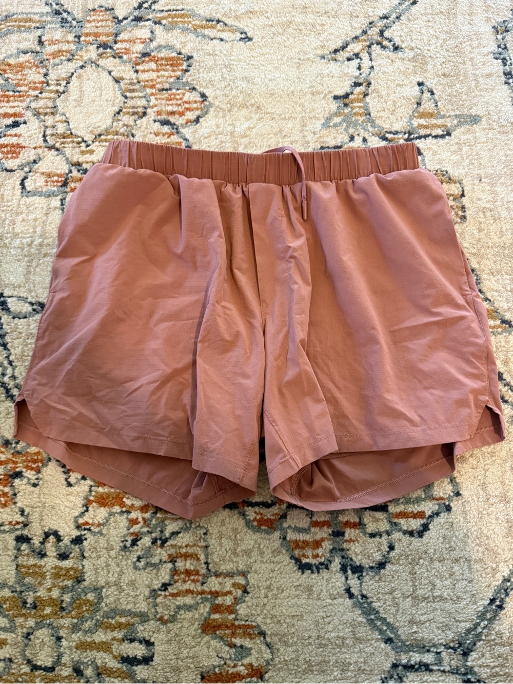 Lululemon men’s mile maker lined 6” shorts